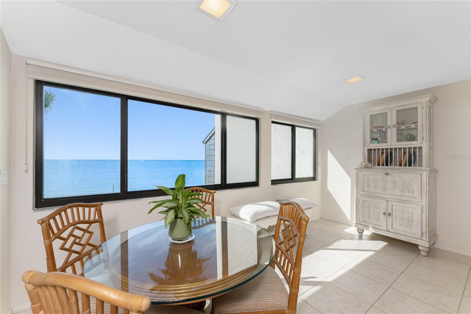 Image 21 of 69 For 2950 Beach Road B522