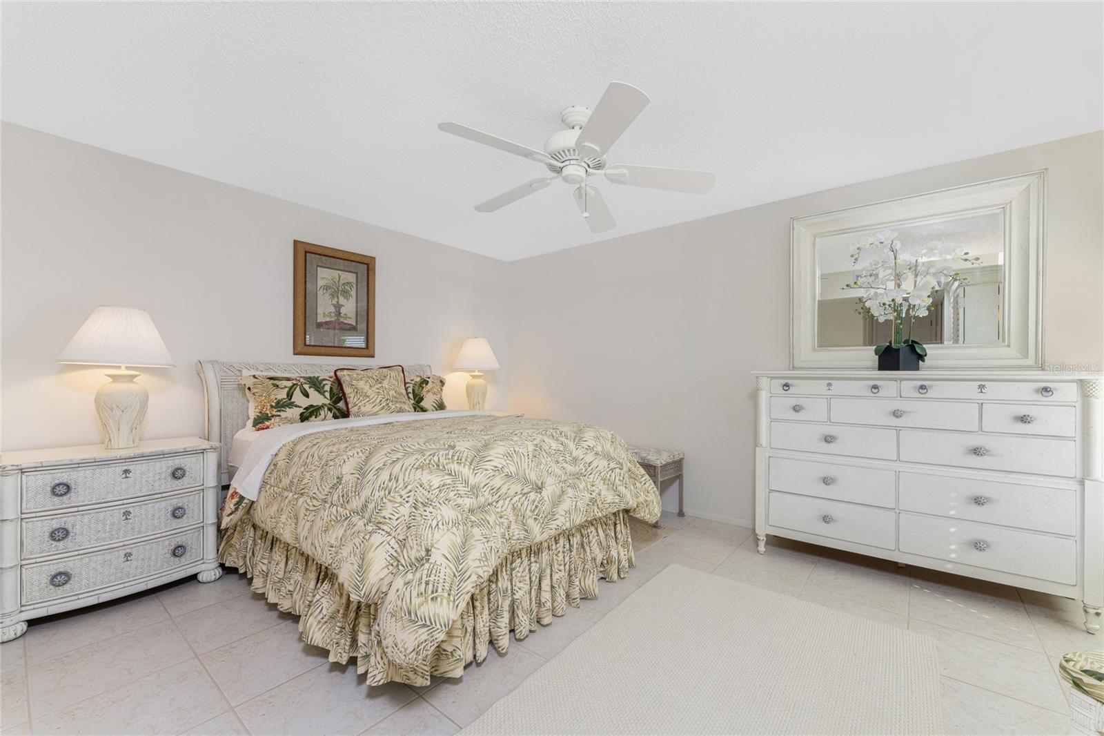 Image 24 of 69 For 2950 Beach Road B522