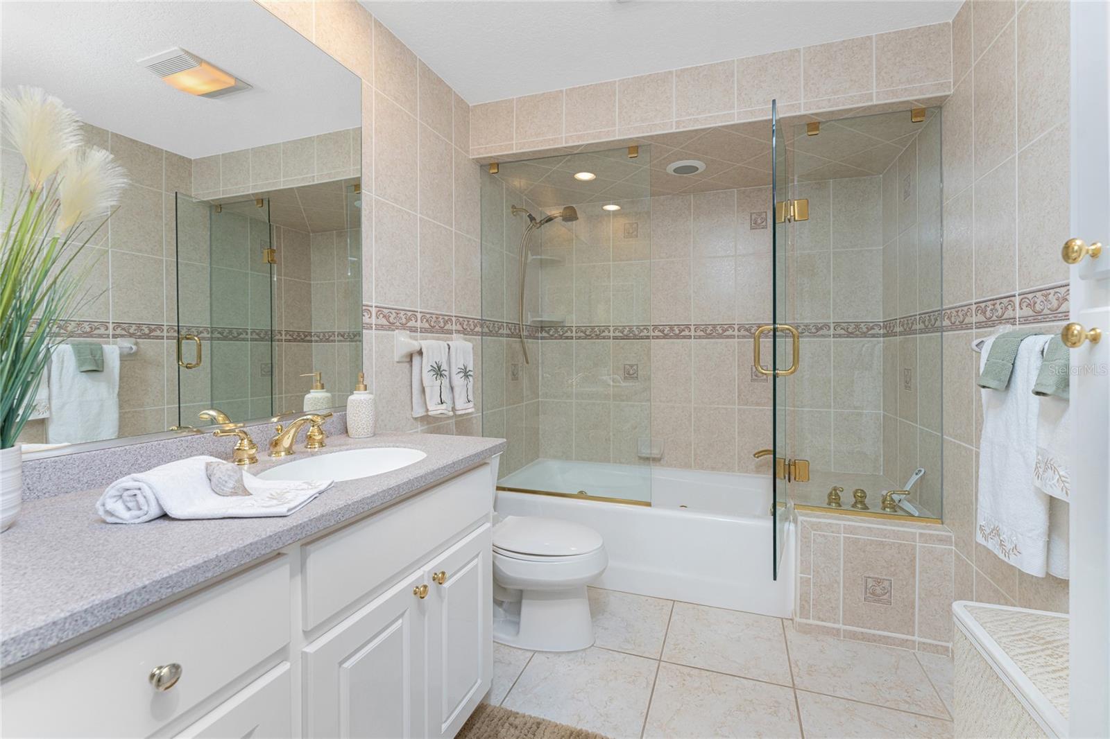 Image 26 of 69 For 2950 Beach Road B522