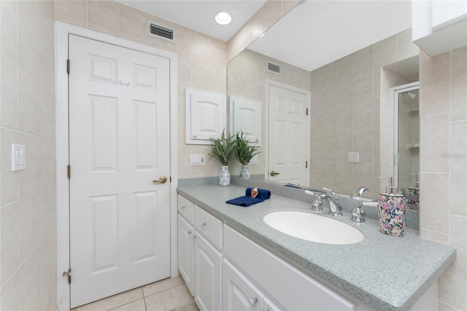 Image 32 of 69 For 2950 Beach Road B522