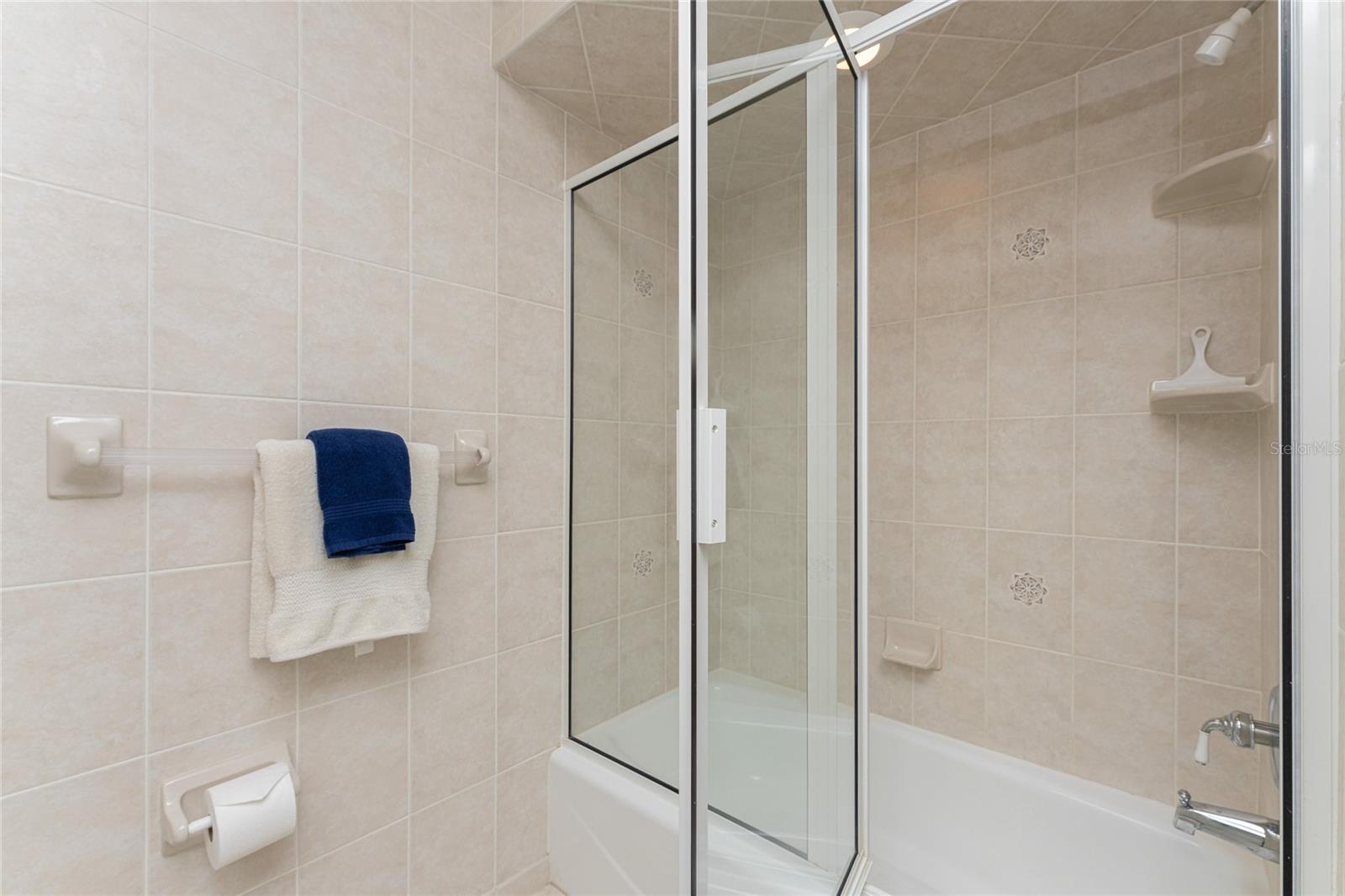 Image 33 of 69 For 2950 Beach Road B522