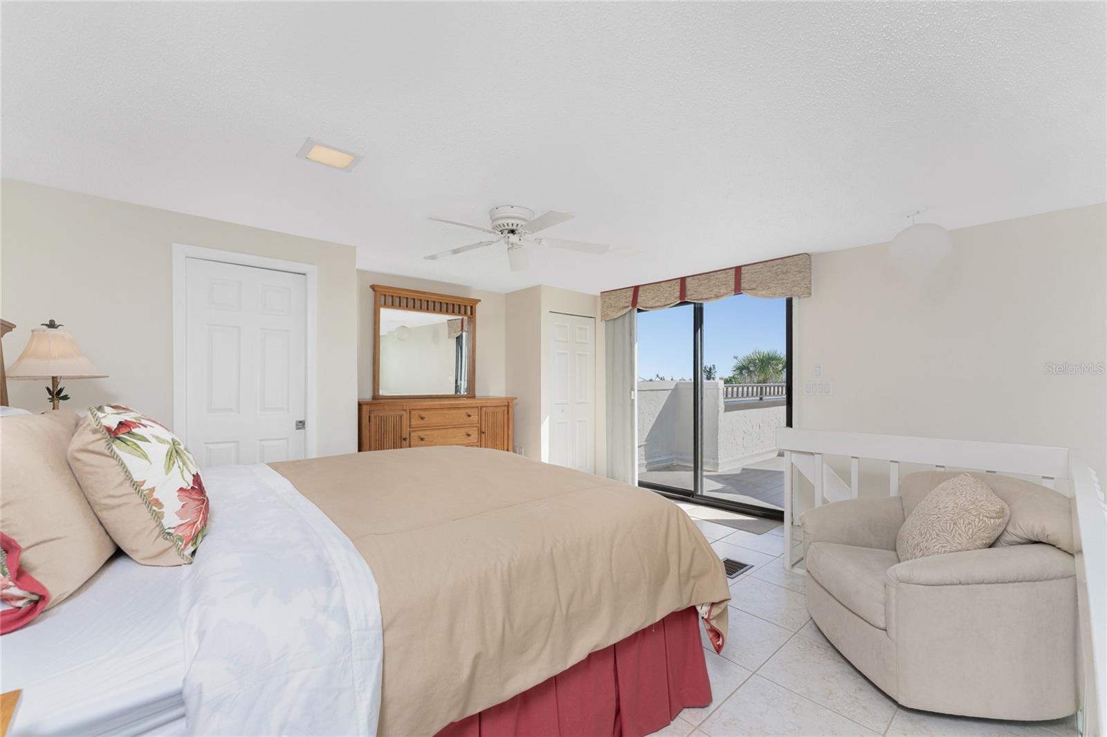 Image 38 of 69 For 2950 Beach Road B522