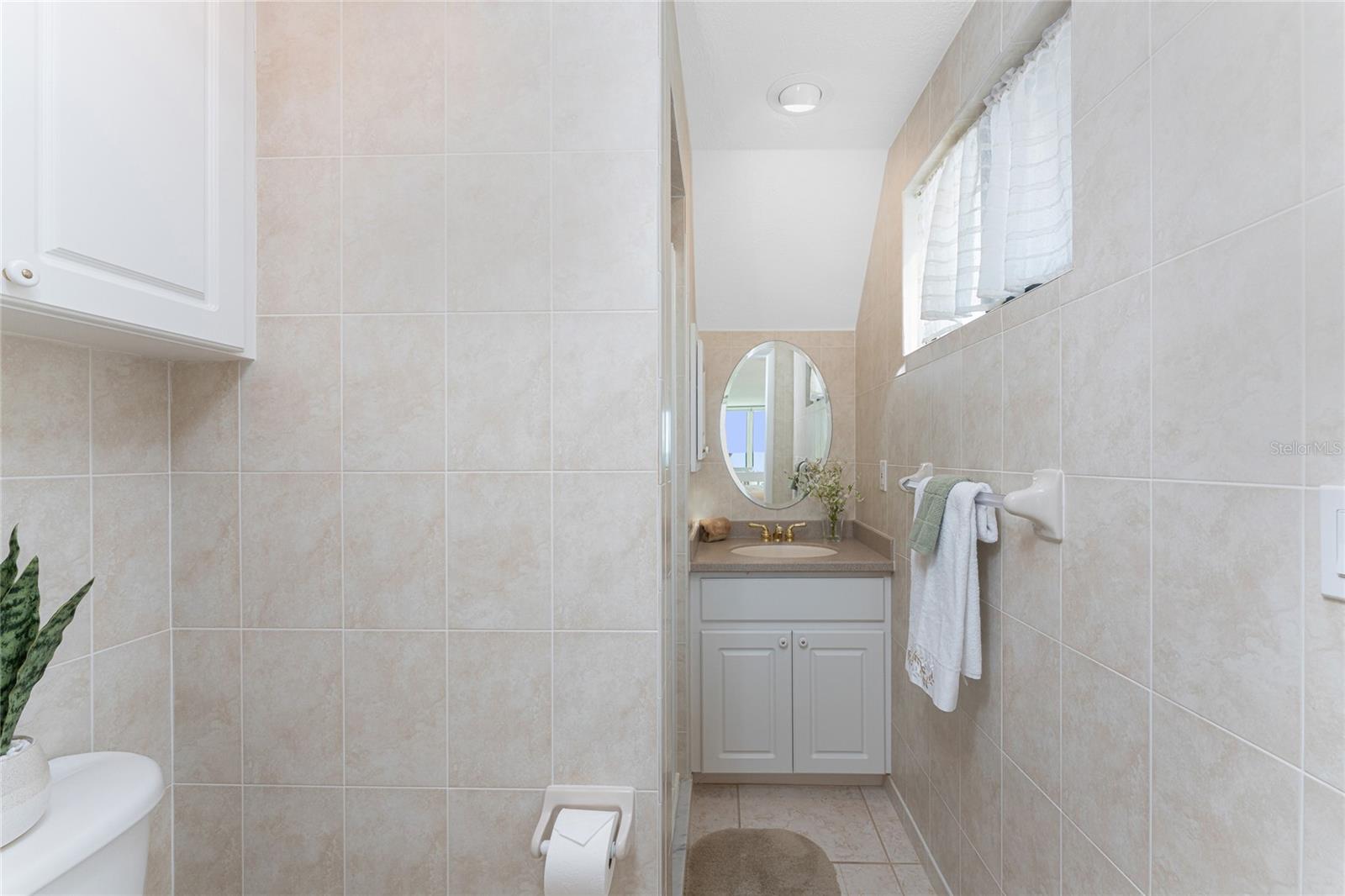 Image 43 of 69 For 2950 Beach Road B522