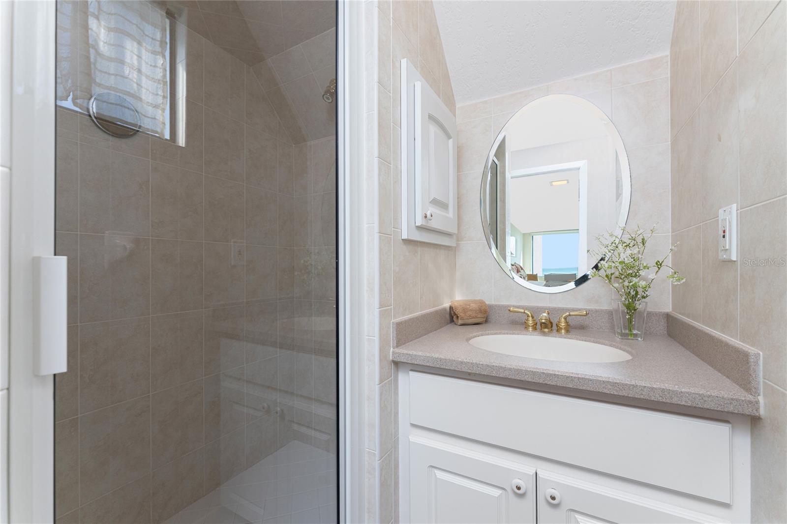 Image 45 of 69 For 2950 Beach Road B522