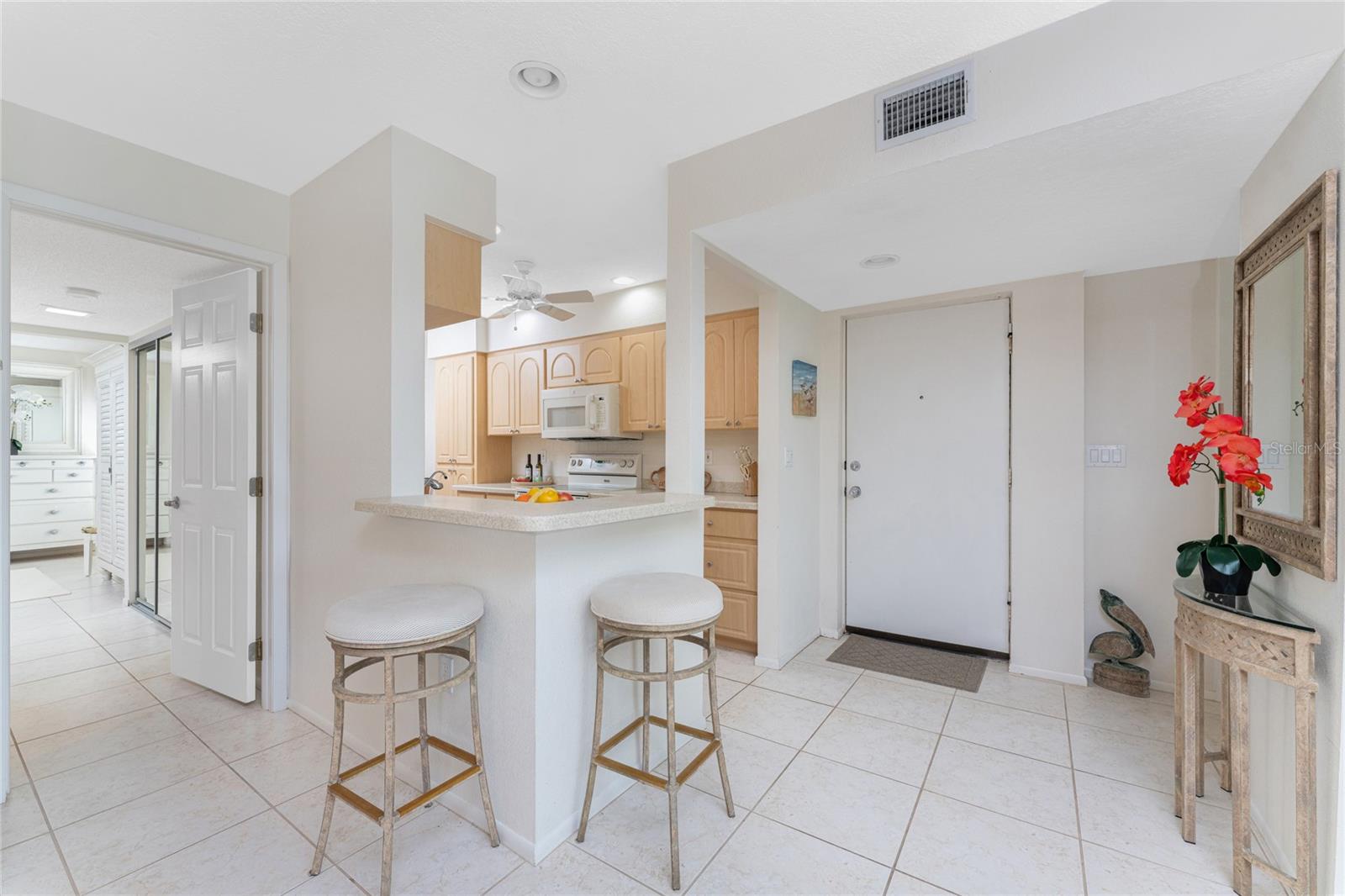 Image 5 of 69 For 2950 Beach Road B522