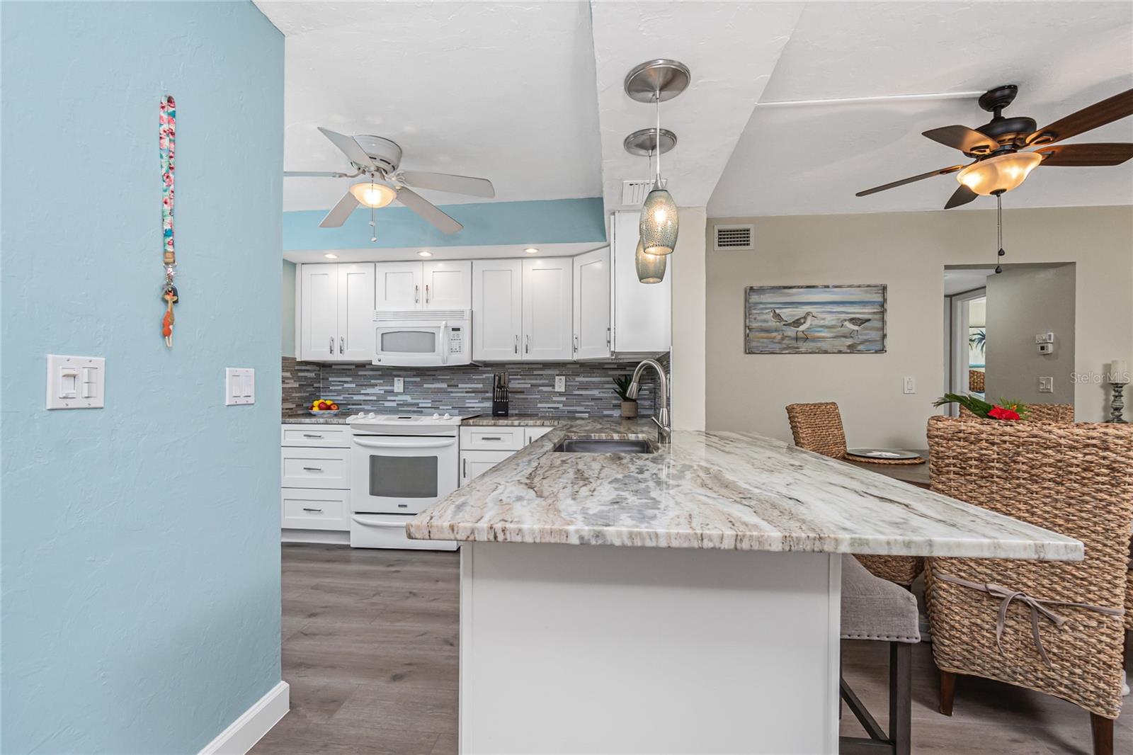 Image 14 of 43 For 2955 Beach Road A411