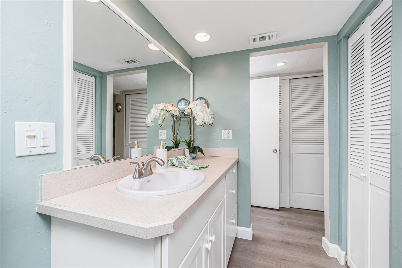 Image 22 of 43 For 2955 Beach Road A411