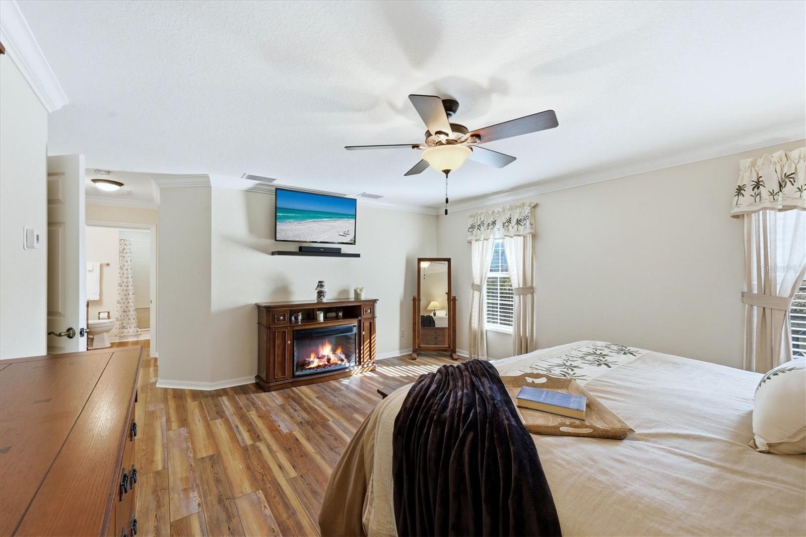 Image 19 of 40 For 3492 Discovery Drive