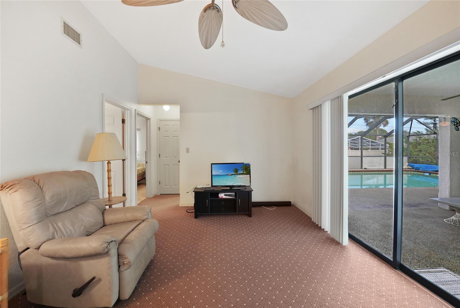 Image 17 of 54 For 22422 Blanchard Avenue