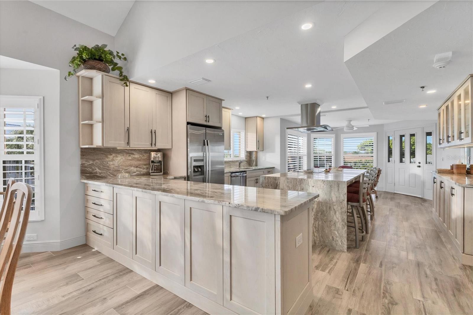 Image 10 of 42 For 11000 Placida Road 1604