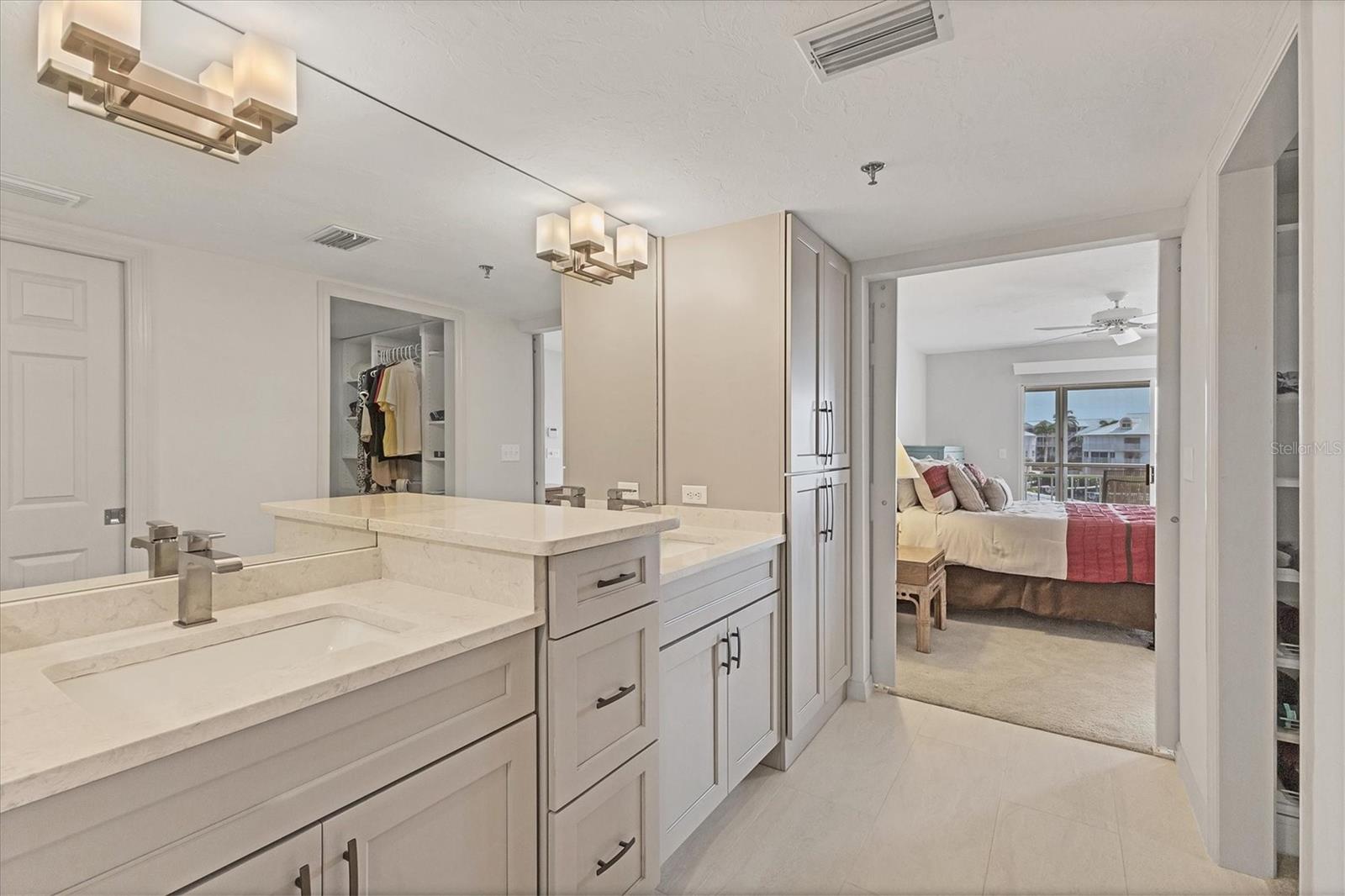 Image 19 of 42 For 11000 Placida Road 1604