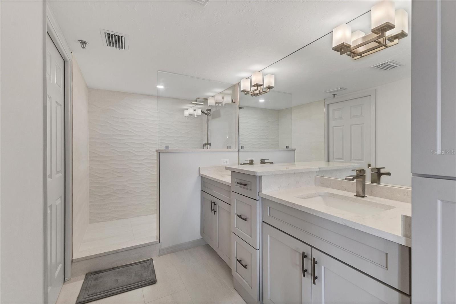 Image 20 of 42 For 11000 Placida Road 1604