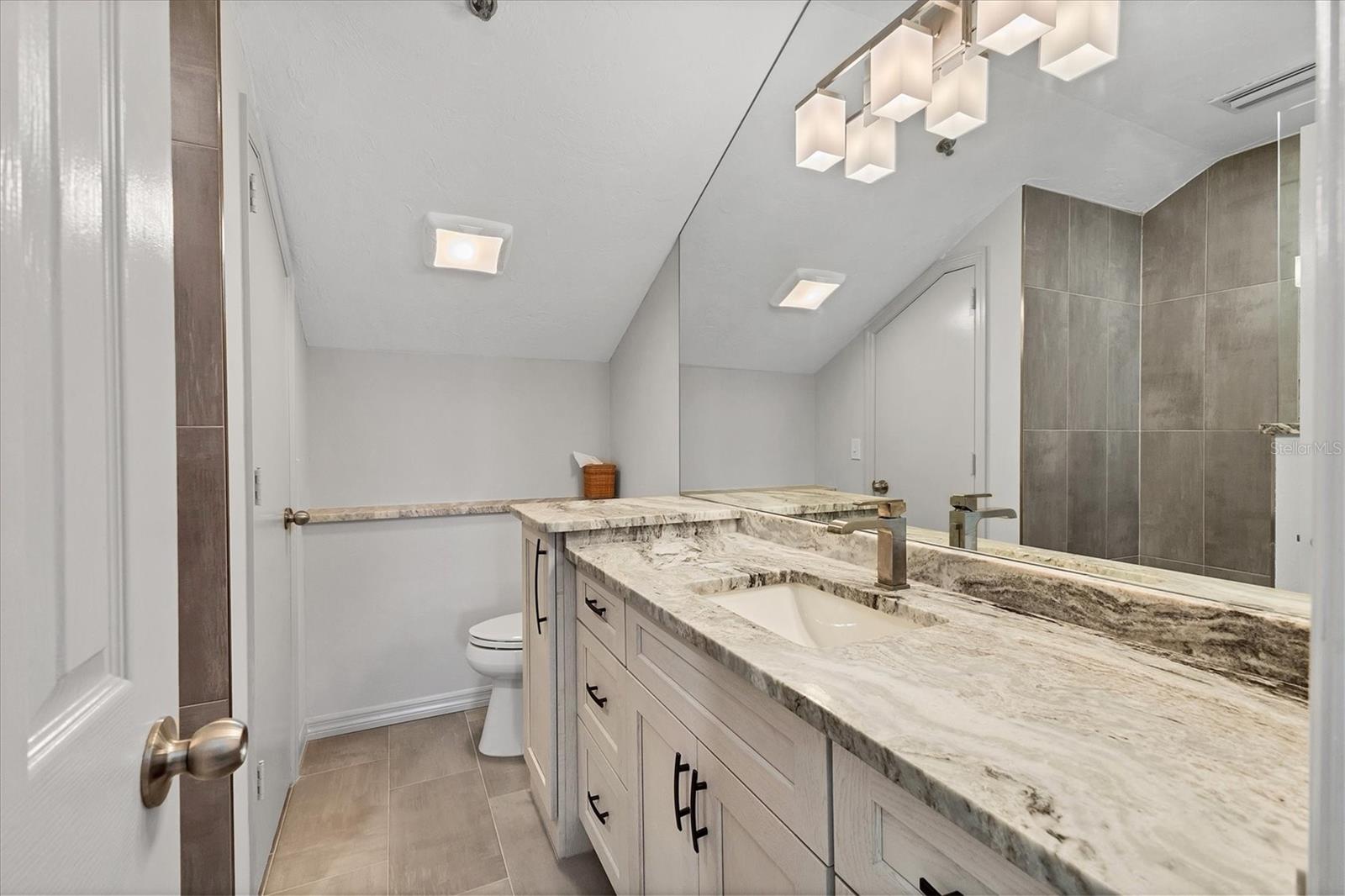 Image 27 of 42 For 11000 Placida Road 1604