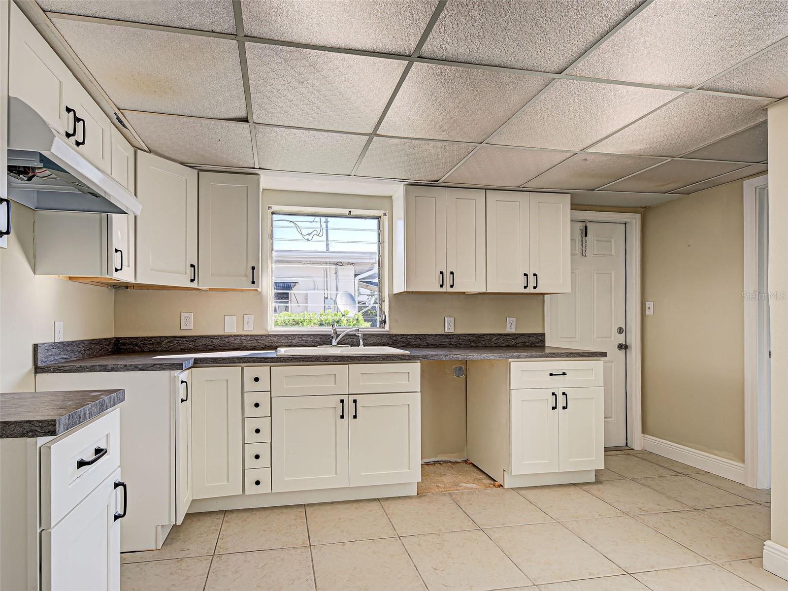 Image 13 of 37 For 534 Lindley Terrace