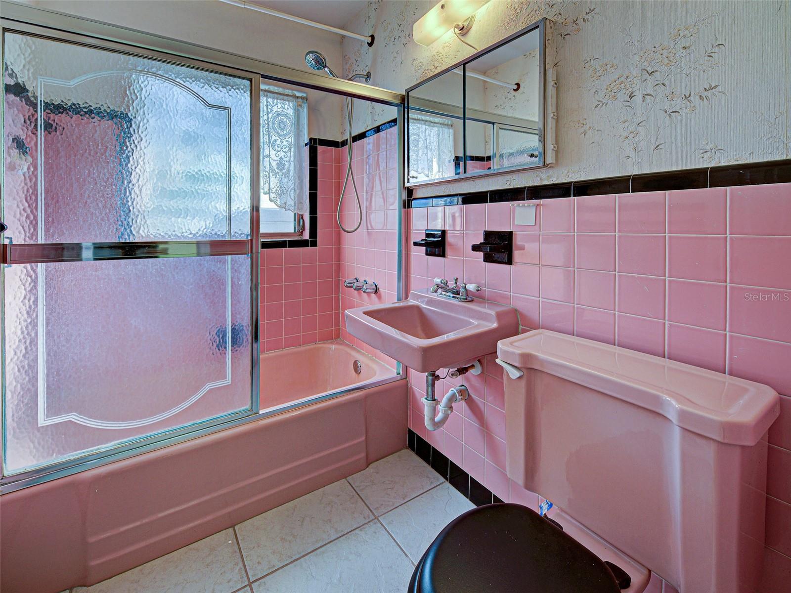 Image 17 of 37 For 534 Lindley Terrace