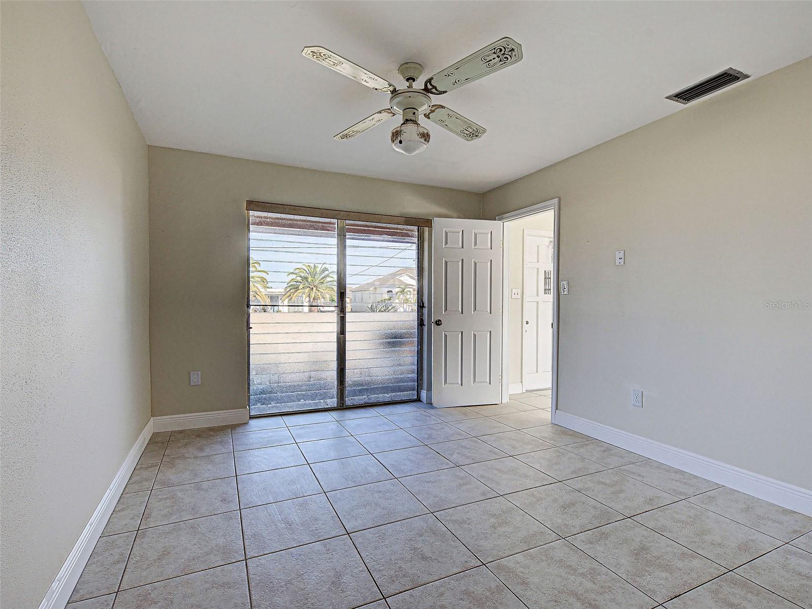 Image 23 of 37 For 534 Lindley Terrace