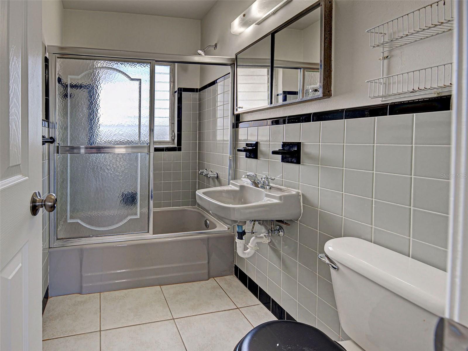 Image 25 of 37 For 534 Lindley Terrace