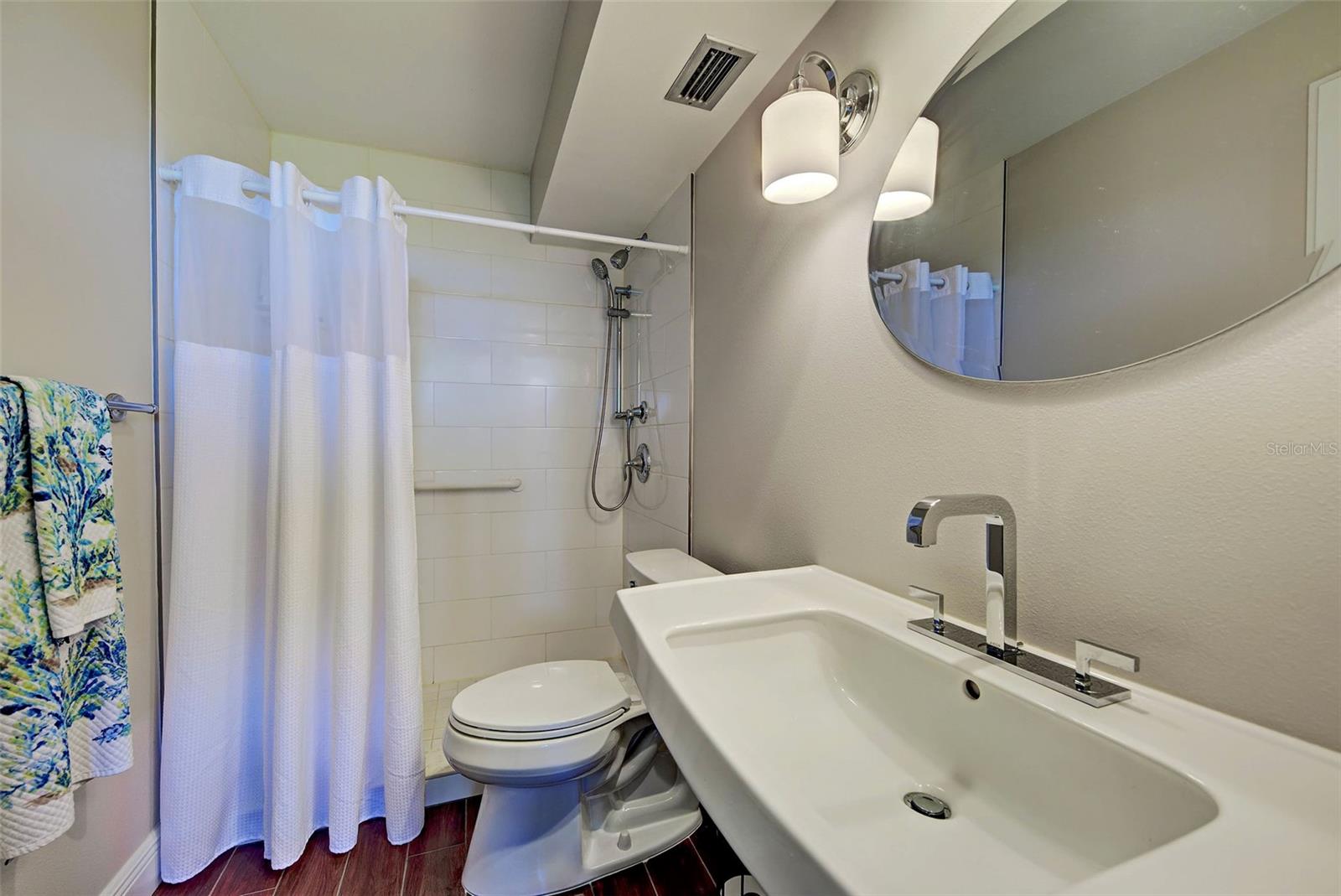 Image 40 of 67 For 1100 Tarpon Center Drive 102b