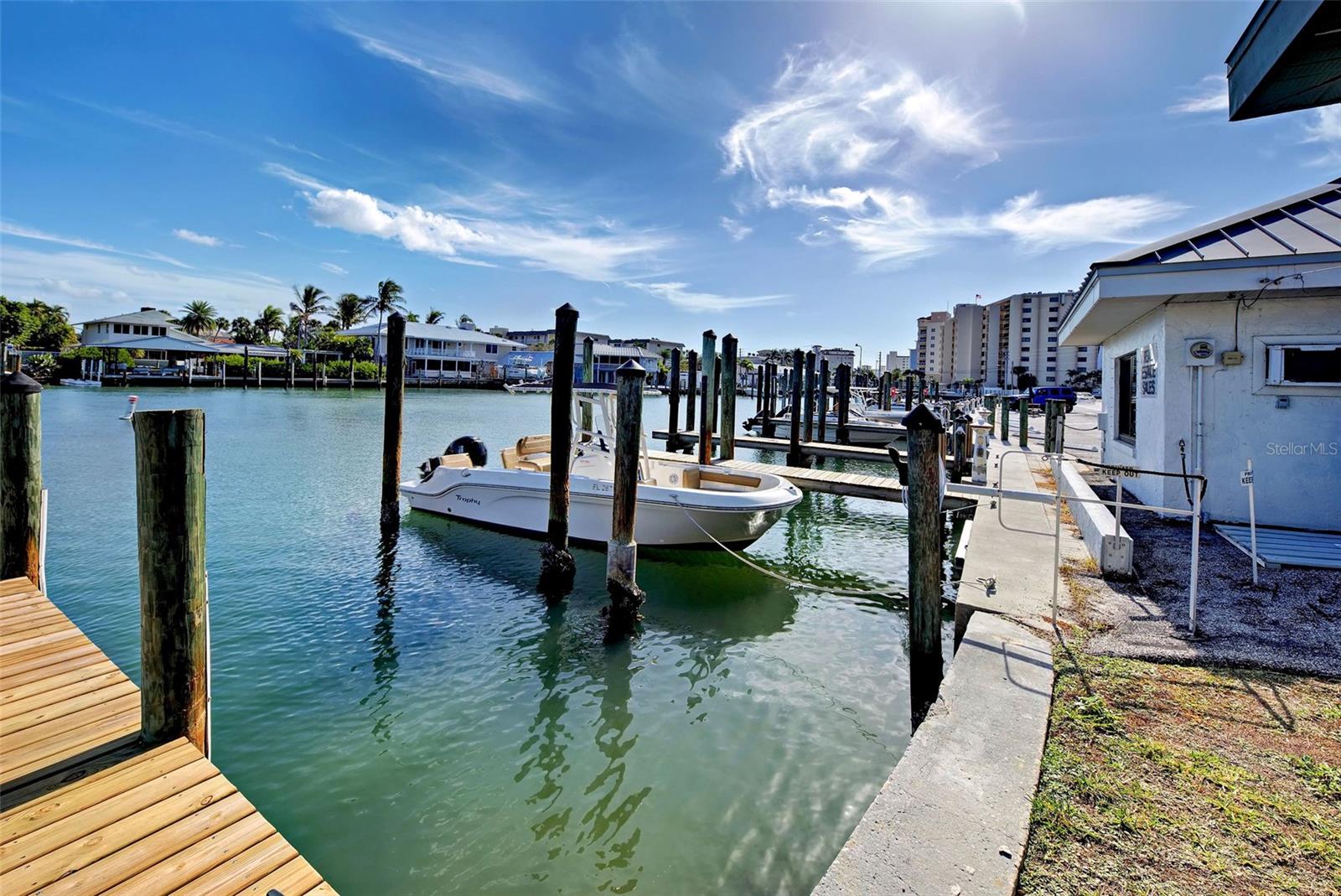 Image 45 of 67 For 1100 Tarpon Center Drive 102b