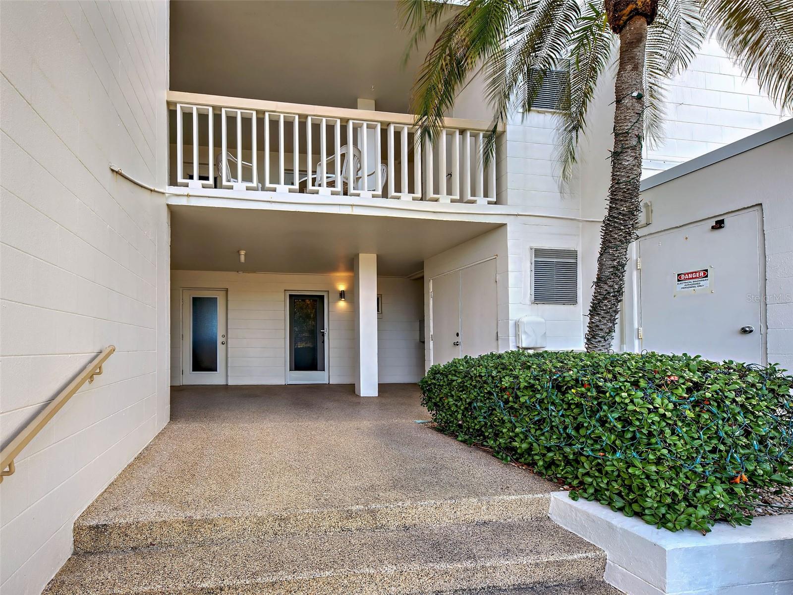 Image 7 of 67 For 1100 Tarpon Center Drive 102b