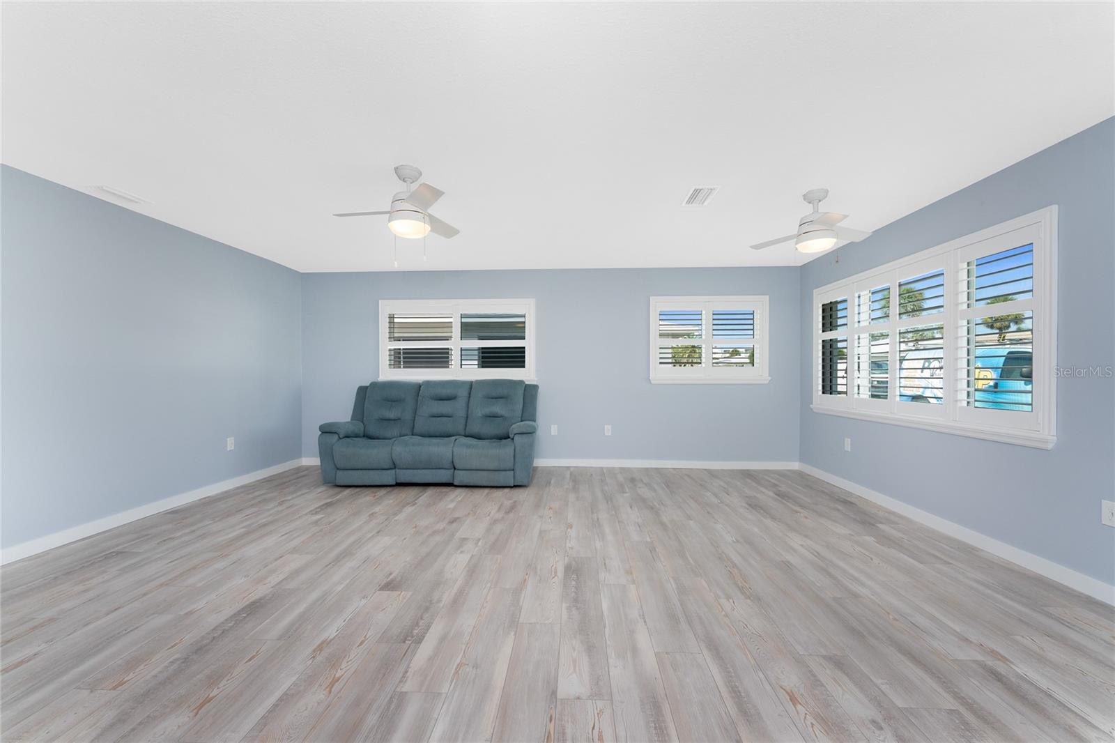 Image 11 of 56 For 1977 Beach Road 3