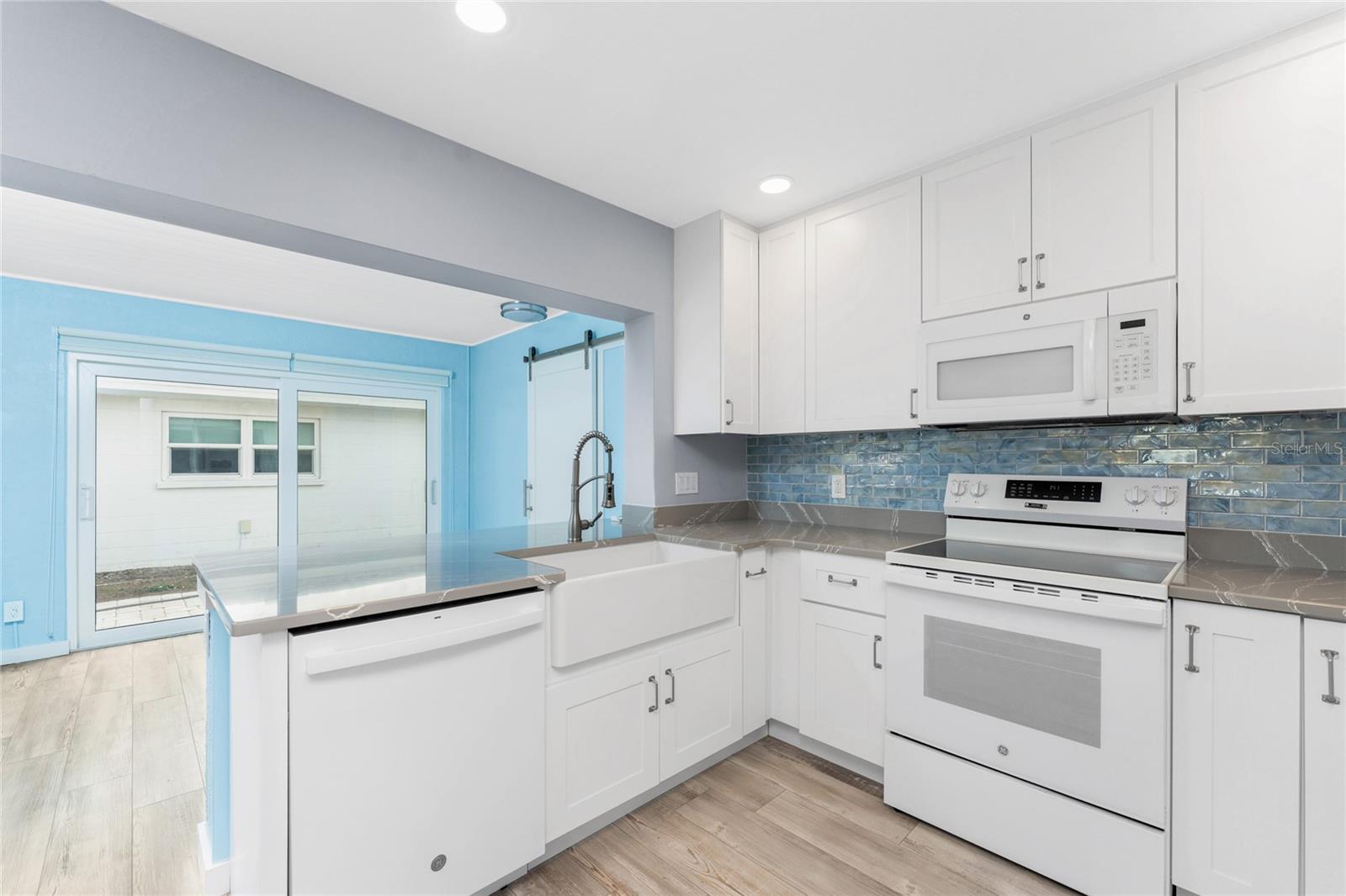 Image 19 of 56 For 1977 Beach Road 3