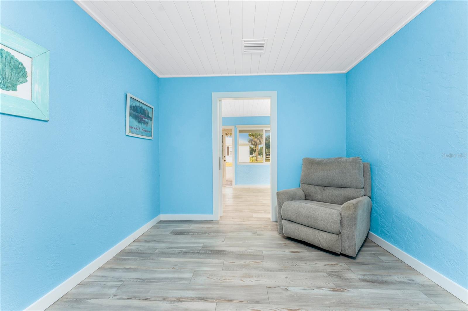 Image 24 of 56 For 1977 Beach Road 3