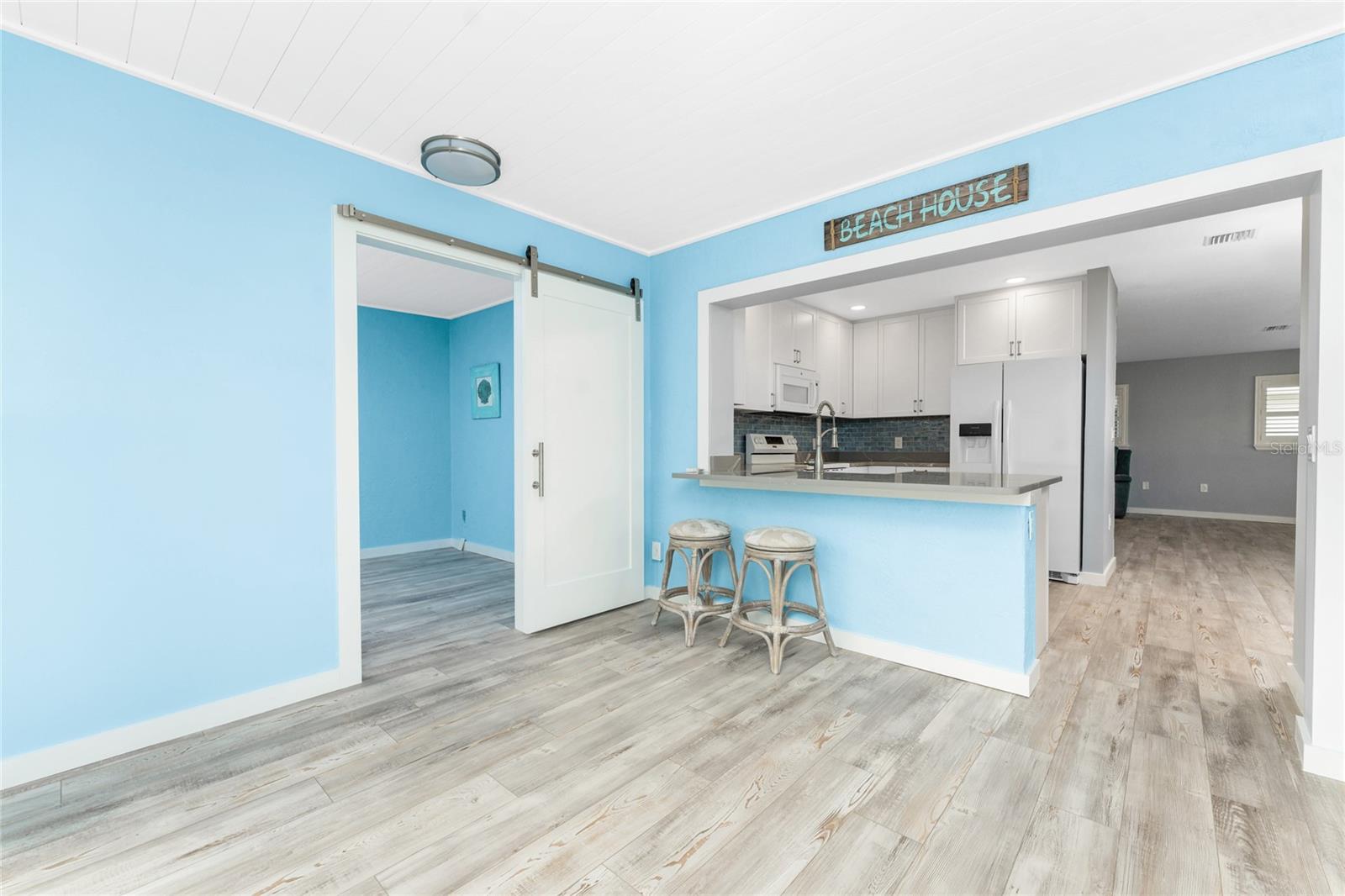 Image 28 of 56 For 1977 Beach Road 3