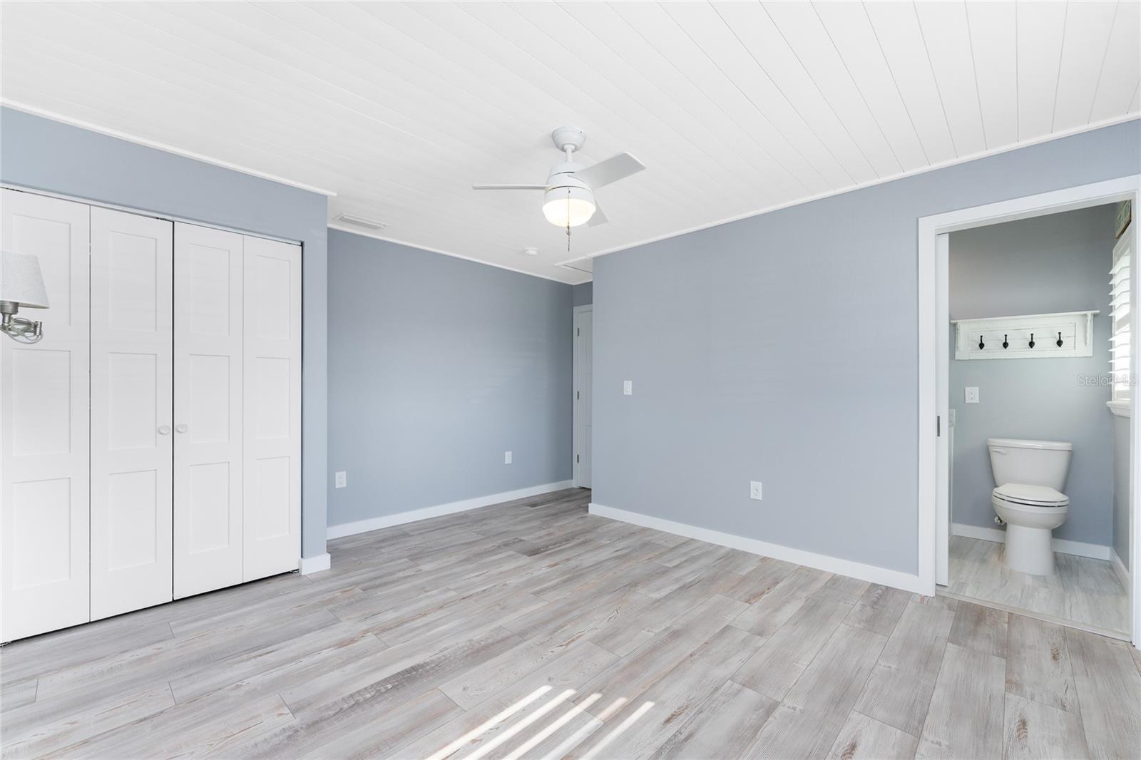 Image 32 of 56 For 1977 Beach Road 3