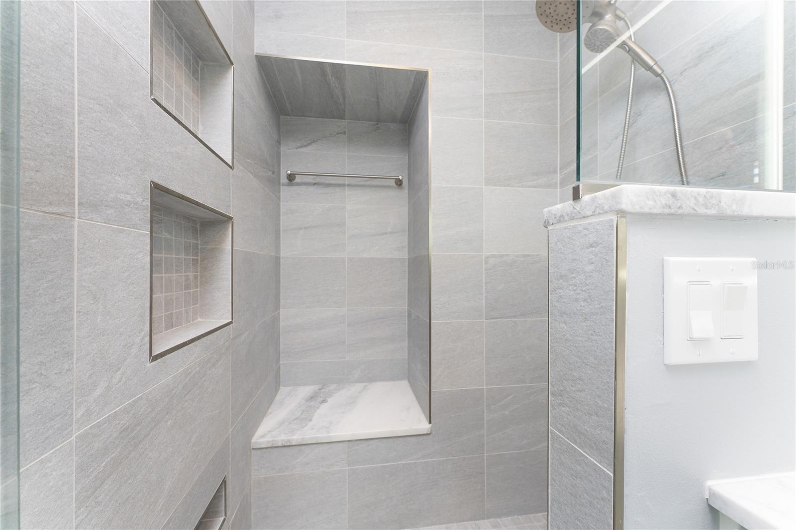 Image 35 of 56 For 1977 Beach Road 3