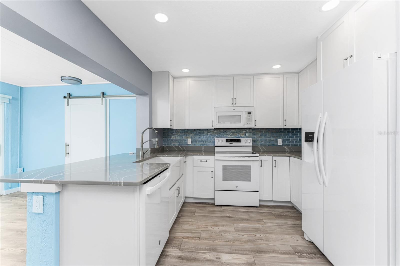 Image 6 of 56 For 1977 Beach Road 3