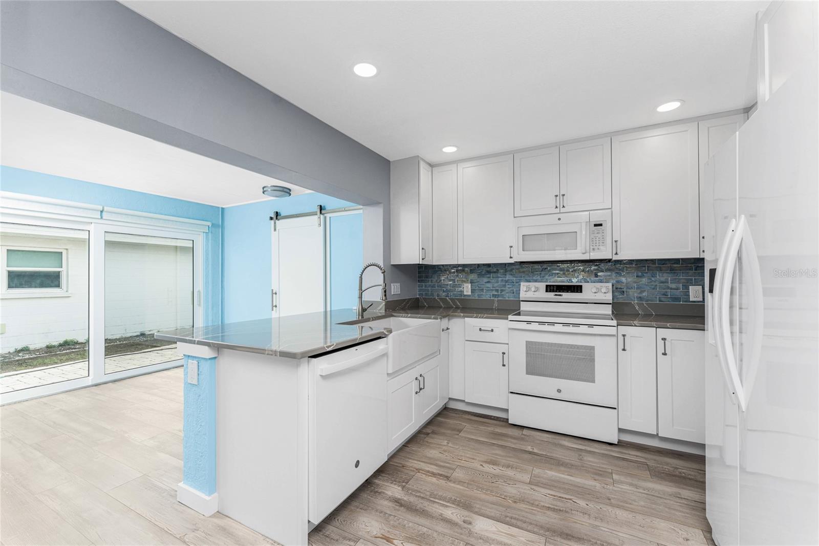 Image 7 of 56 For 1977 Beach Road 3