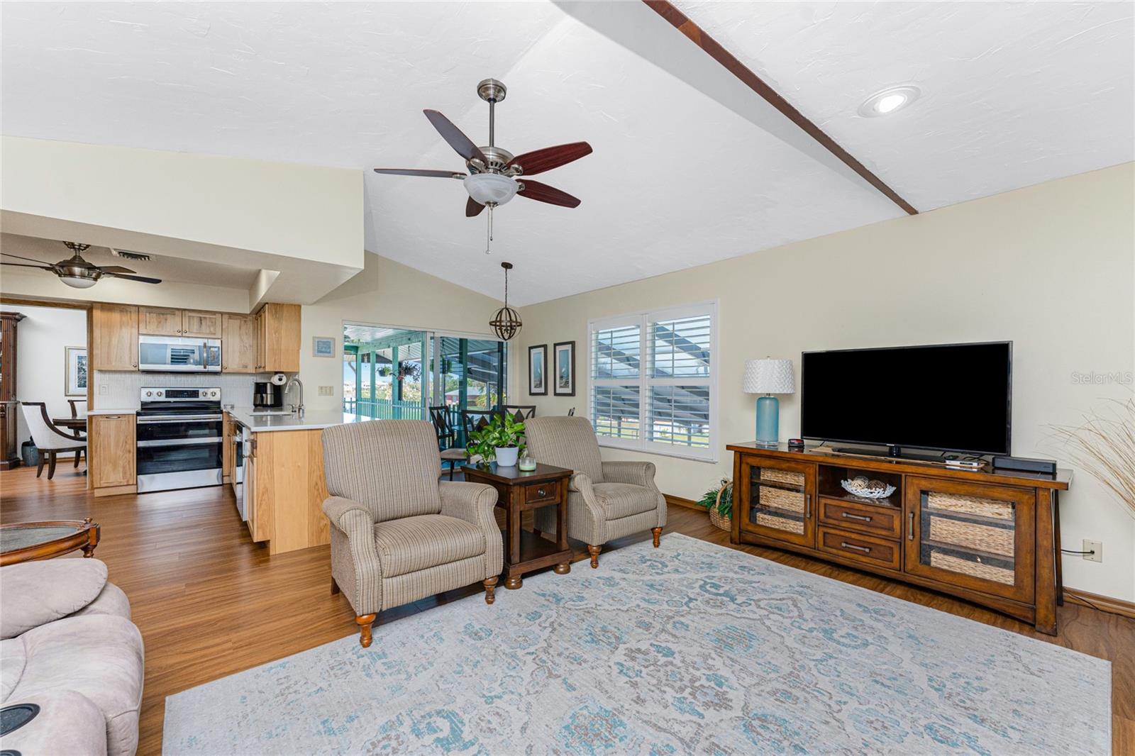 Image 14 of 45 For 1052 Newton Street