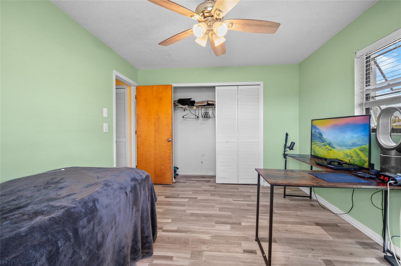 Image 16 of 30 For 10193 Barker Avenue