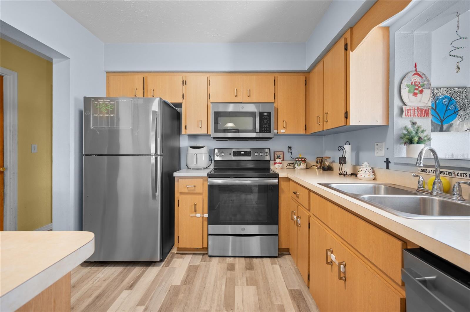 Image 8 of 30 For 10193 Barker Avenue