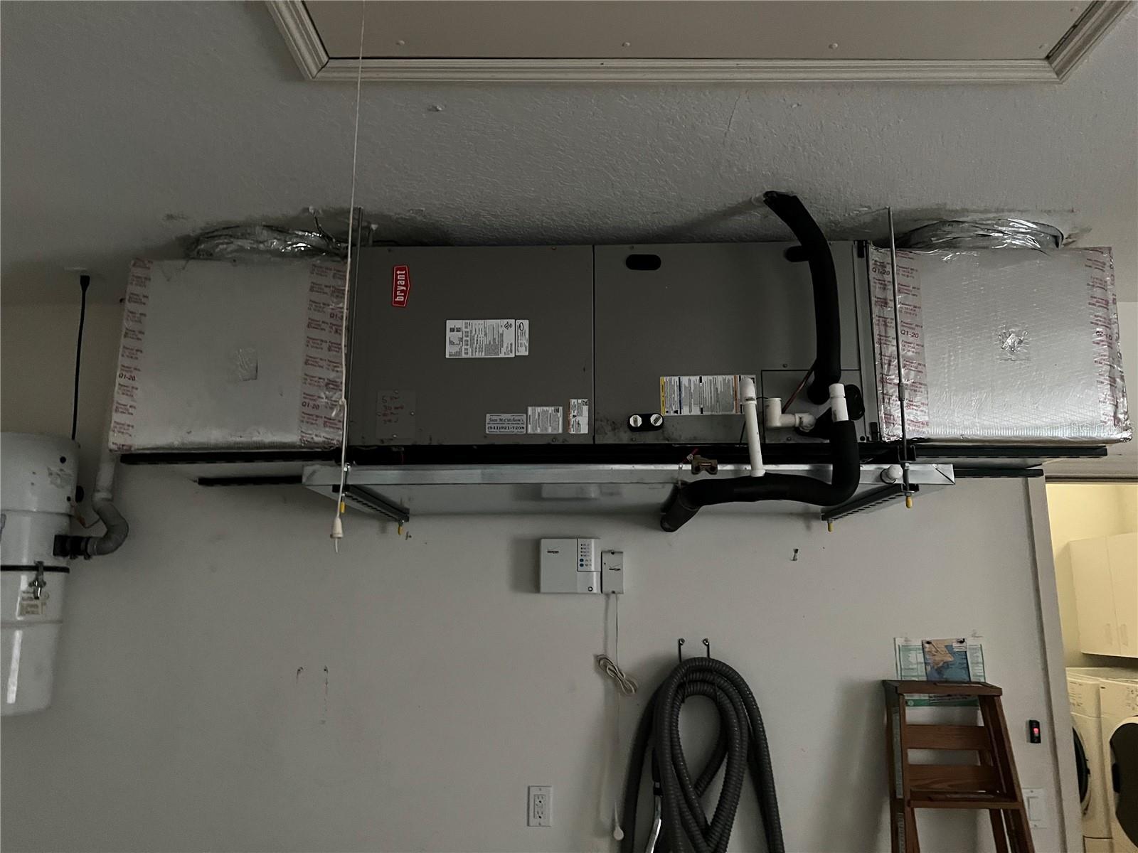 Image 24 of 42 For 858 Tartan Drive 858