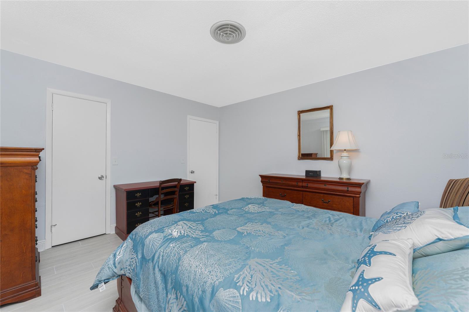 Image 26 of 55 For 1720 Florence Avenue