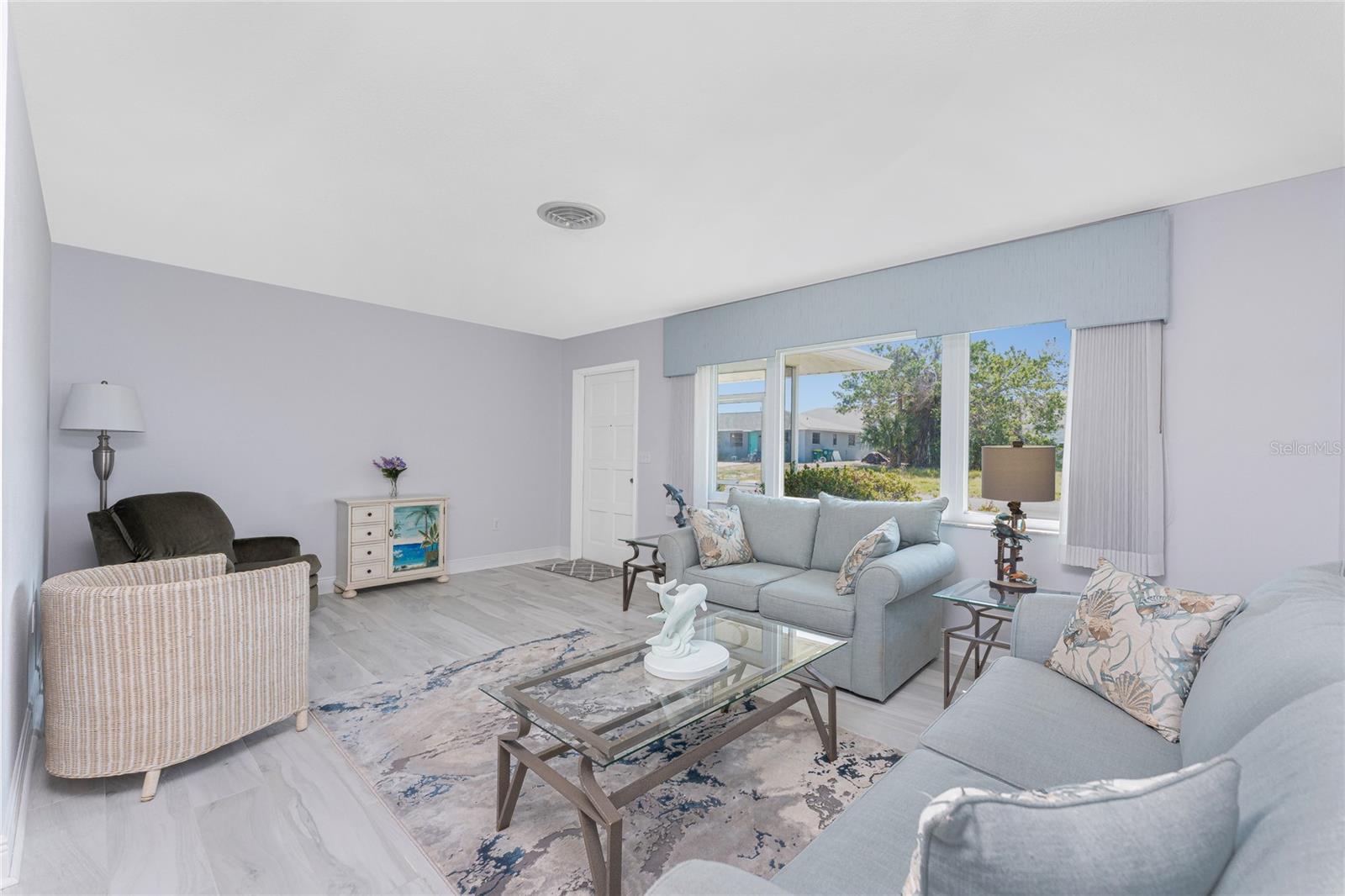 Image 6 of 55 For 1720 Florence Avenue