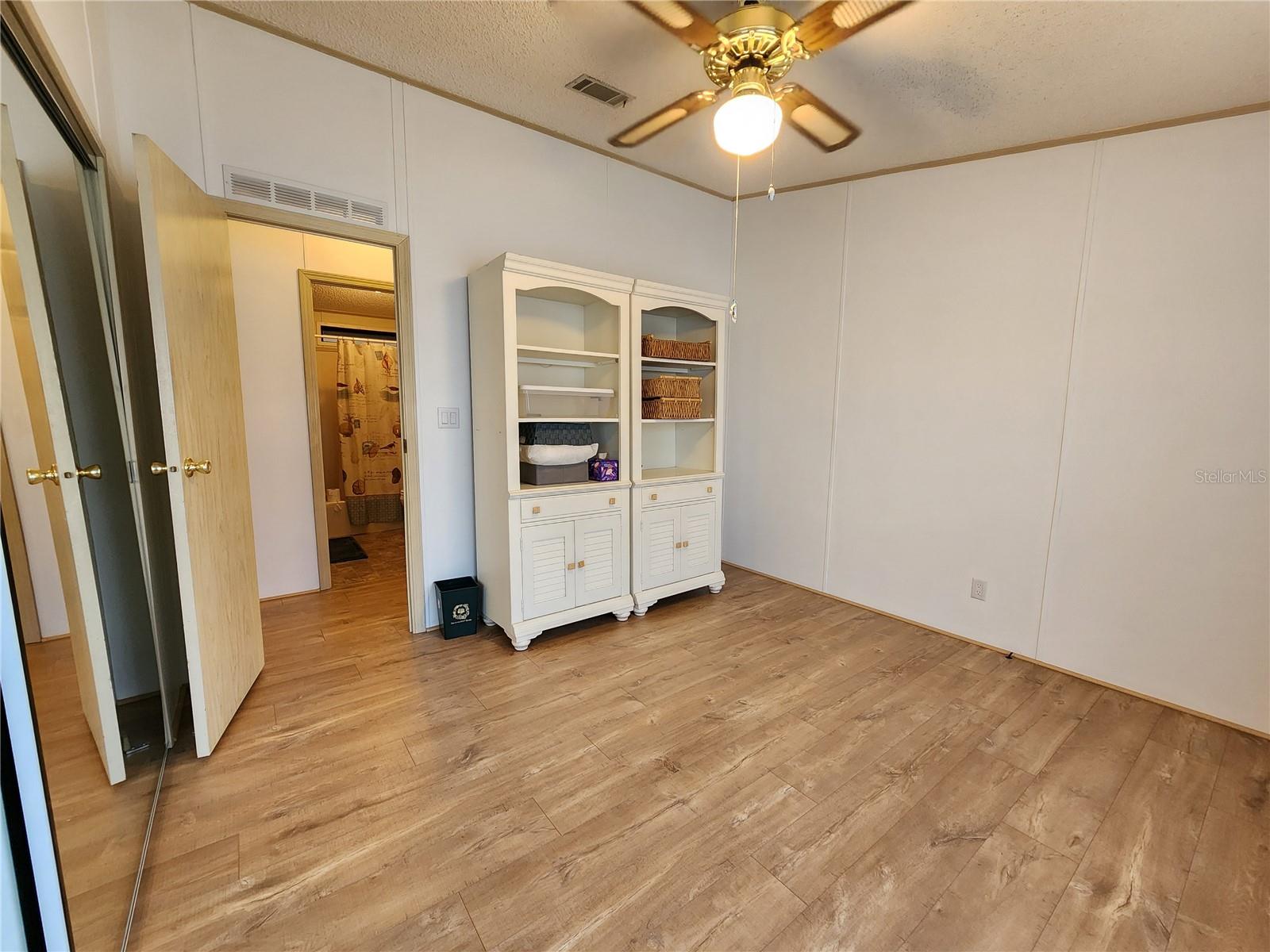 Image 23 of 49 For 1800 Englewood Road 49