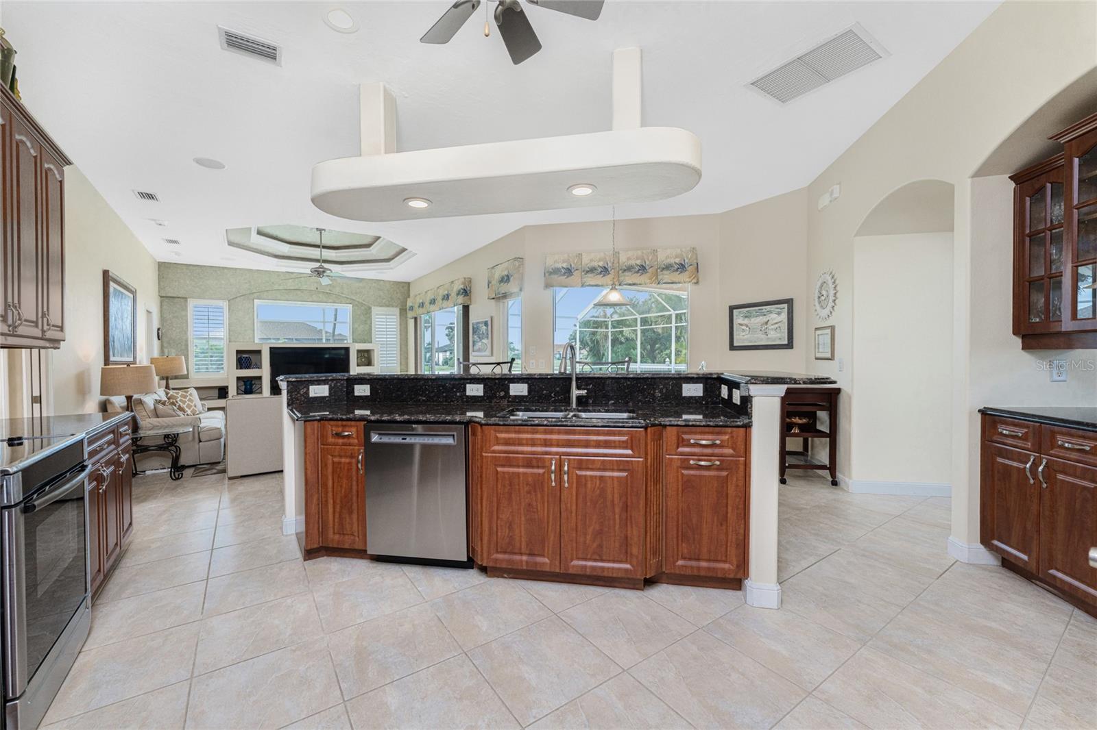 Image 22 of 68 For 210 Rotonda Boulevard E