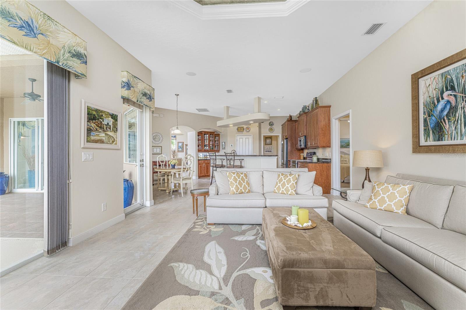 Image 25 of 68 For 210 Rotonda Boulevard E