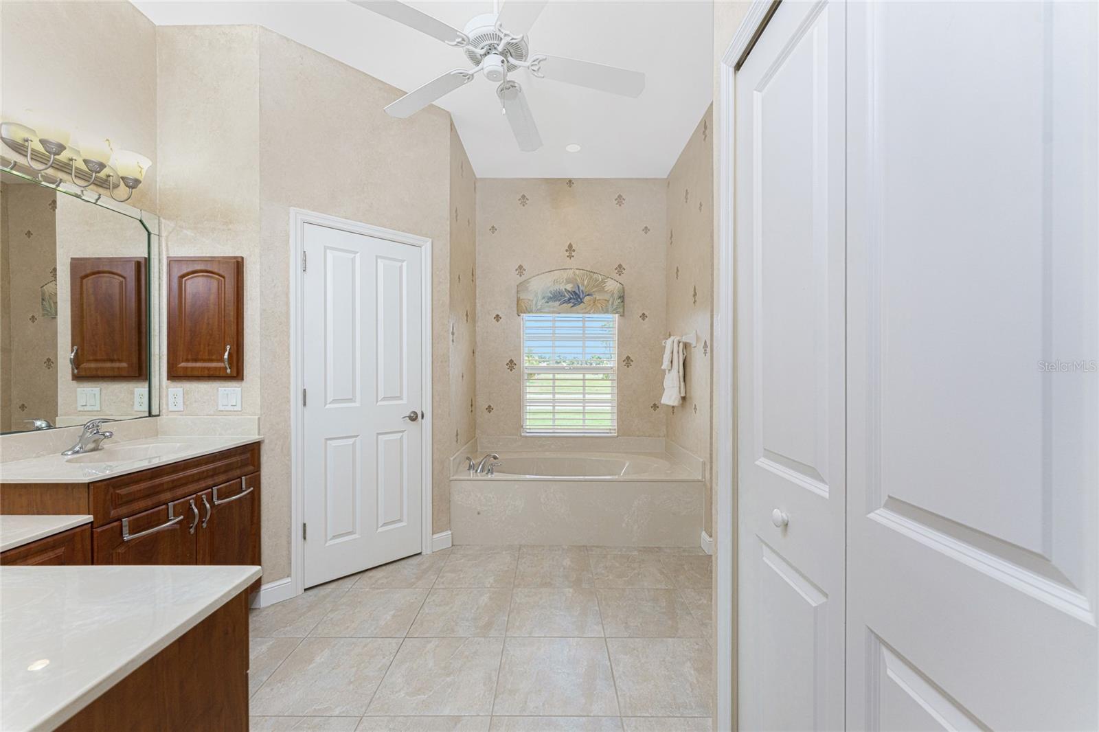 Image 35 of 68 For 210 Rotonda Boulevard E