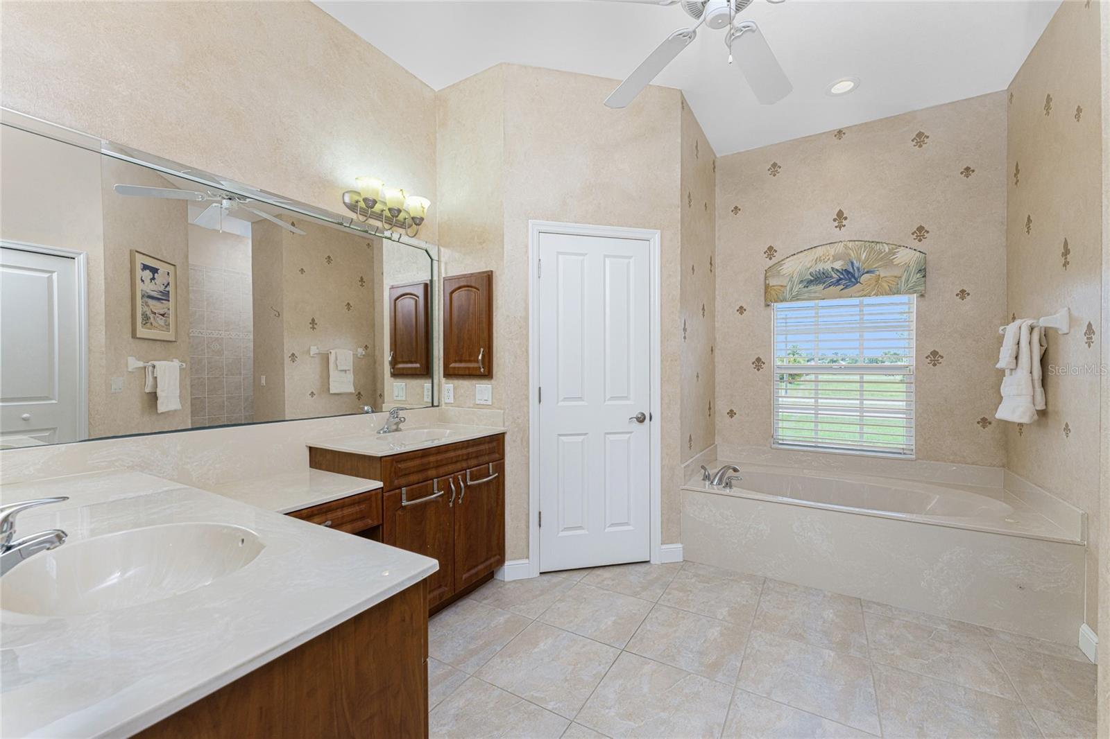 Image 36 of 68 For 210 Rotonda Boulevard E