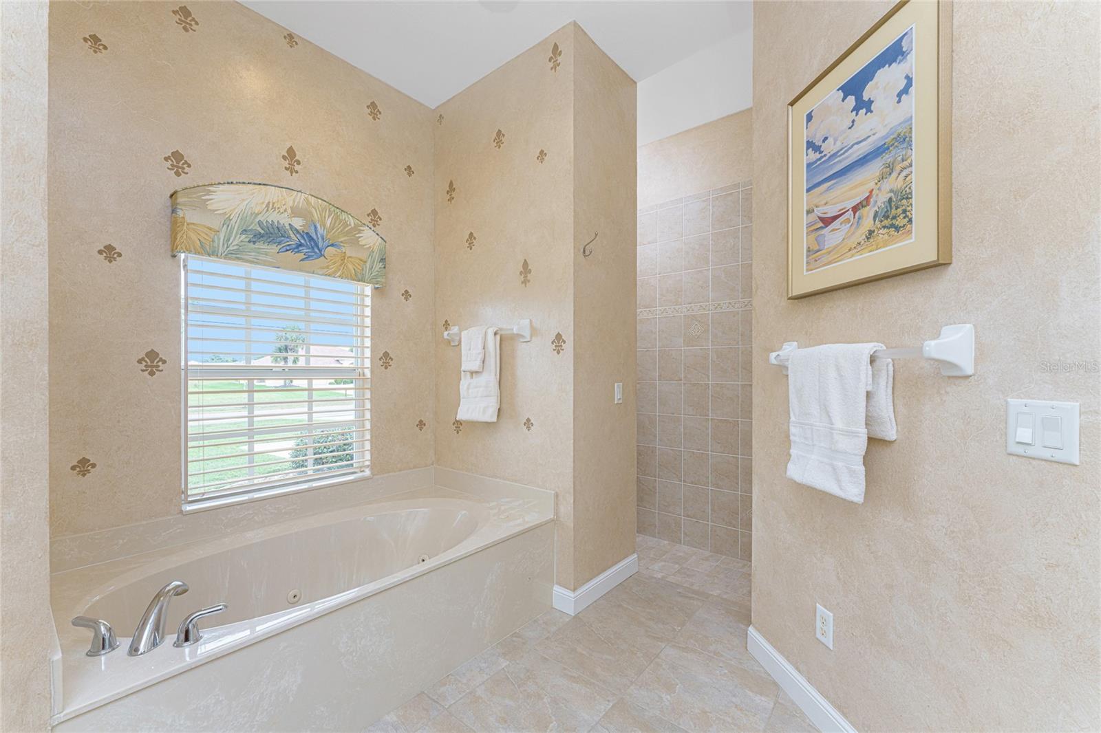 Image 37 of 68 For 210 Rotonda Boulevard E