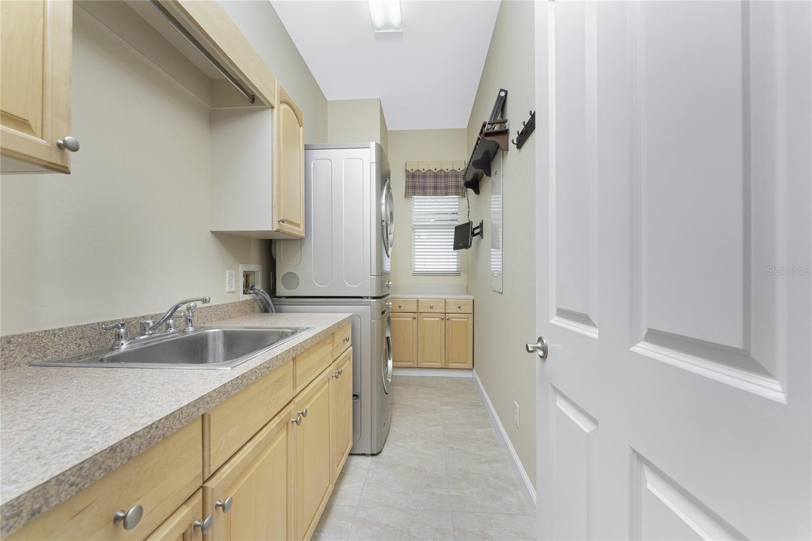 Image 48 of 68 For 210 Rotonda Boulevard E