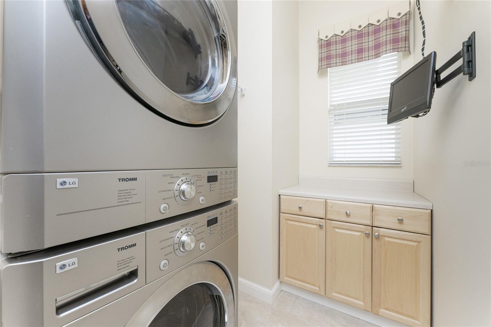 Image 49 of 68 For 210 Rotonda Boulevard E