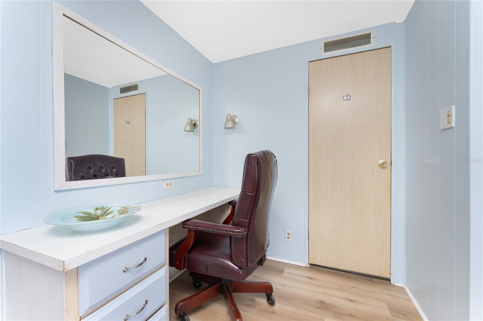 Image 22 of 47 For 3111 Waterside Drive