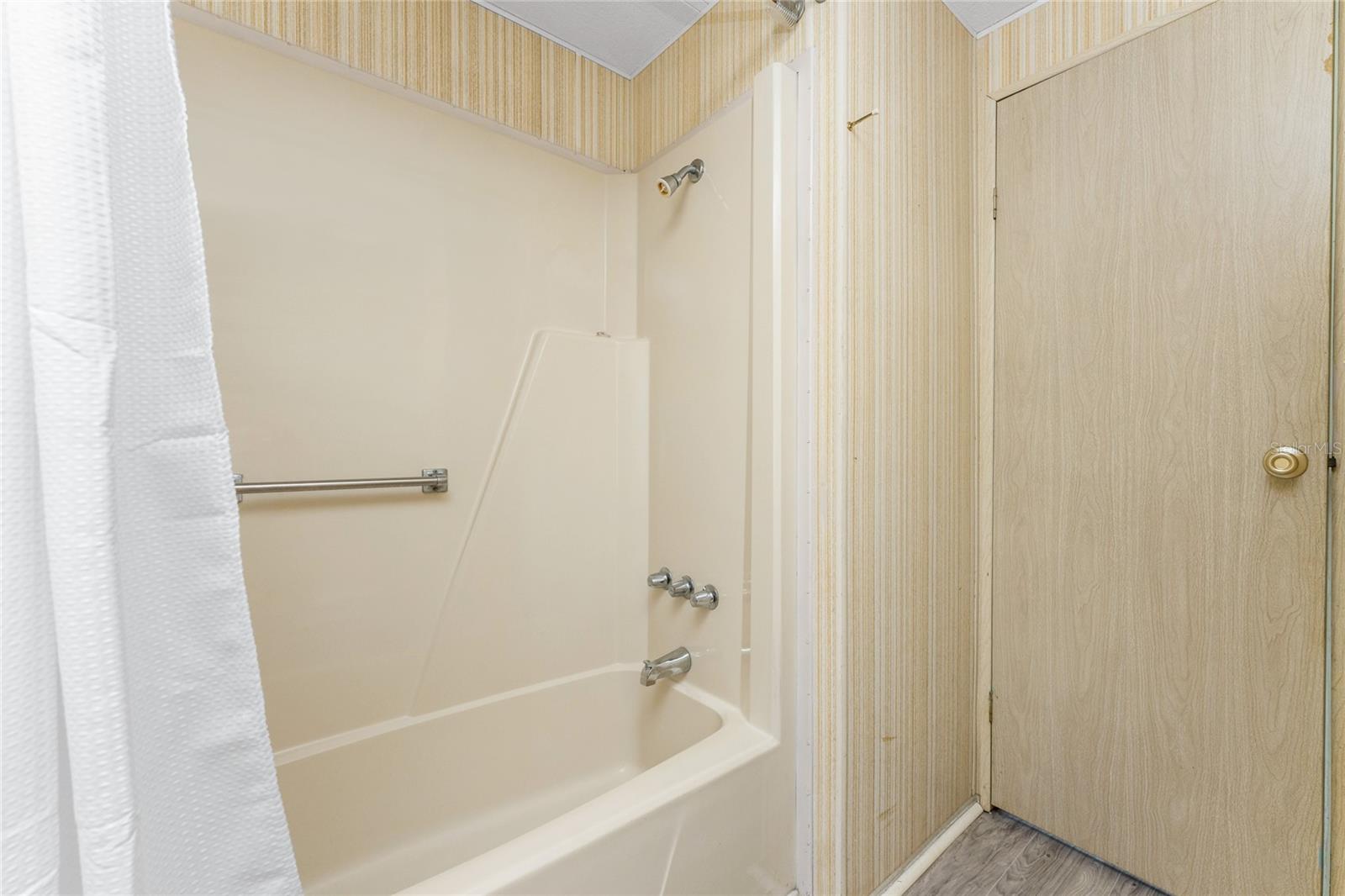 Image 31 of 47 For 3111 Waterside Drive