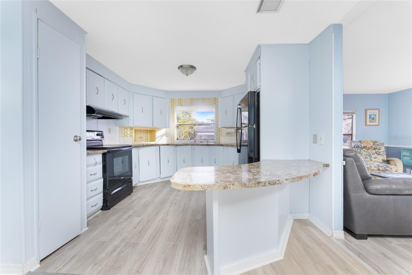 Image 8 of 47 For 3111 Waterside Drive