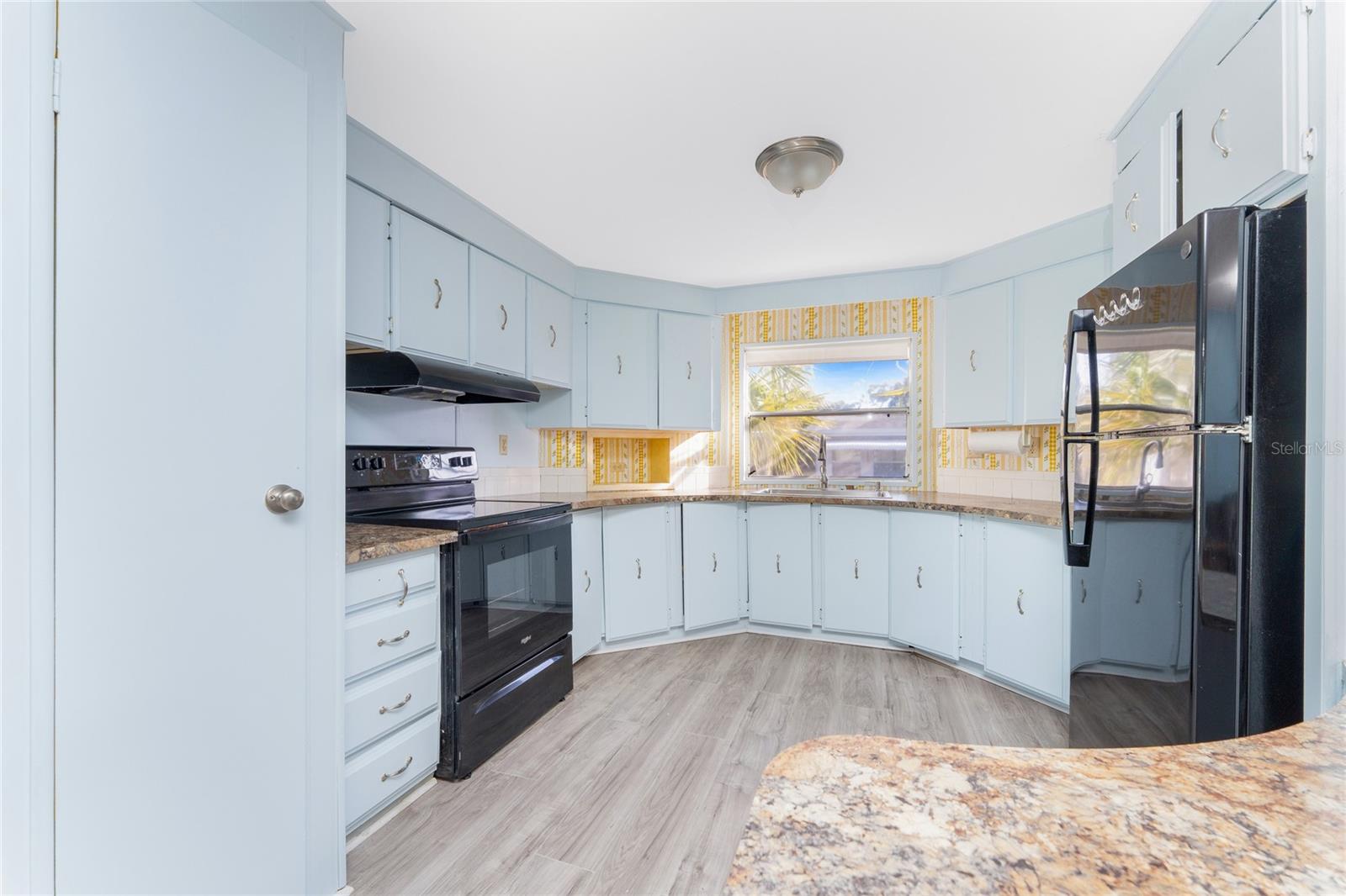 Image 9 of 47 For 3111 Waterside Drive